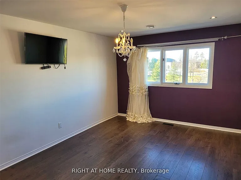 1080 Glenashton Dr #UPPER — Photo 27