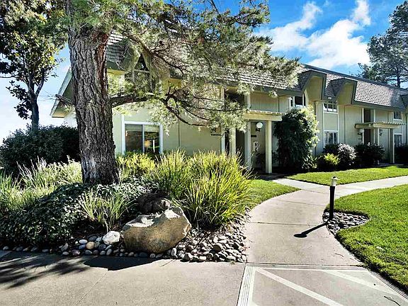 4th image of 2589 Pine Knoll Dr Unit 1
