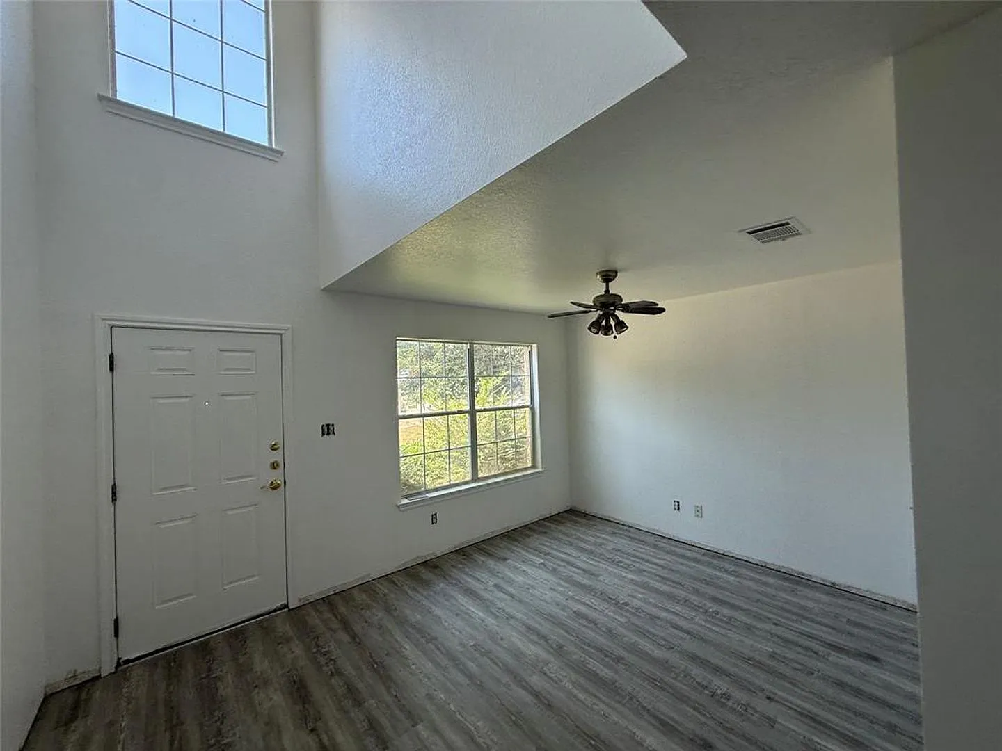 Wonderful 3 Bed 3 Bath Home! — Photo 4