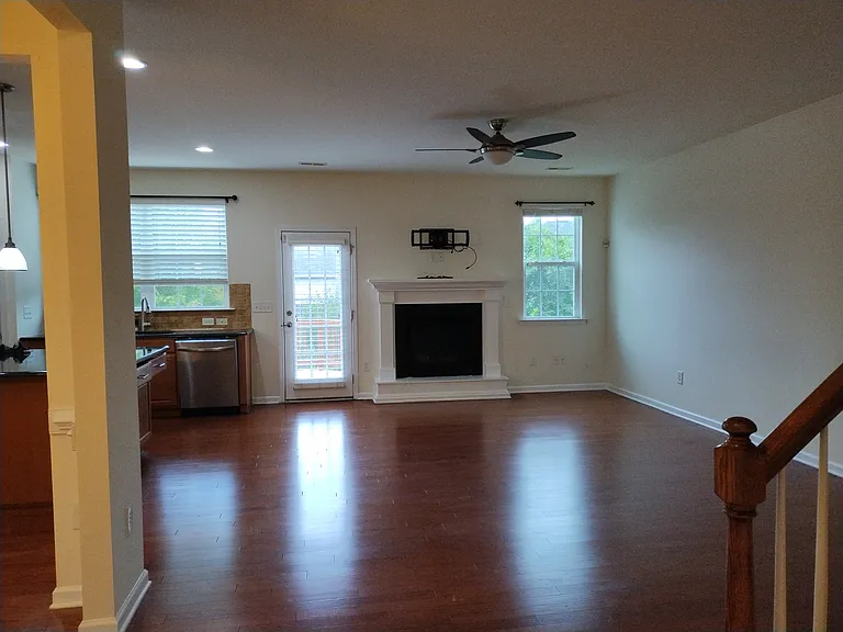 5736 Hurkett Ct — Photo 2