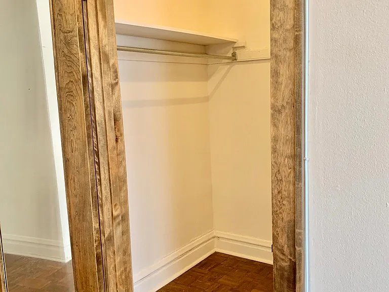 553 West Oakdale Avenue — Photo 34