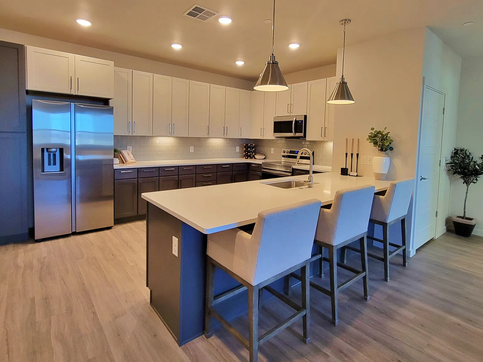 Saddle Ridge Apartments — Photo 3