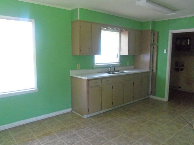2nd image of 106 Janet St