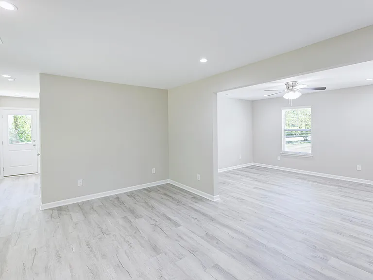 207 Woodlawn St — Photo 14