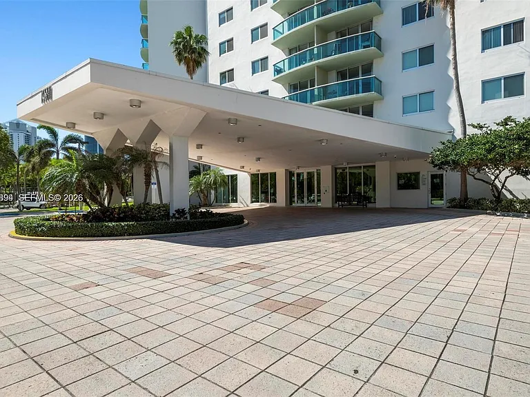 19380 Collins Ave #1423 — Photo 23