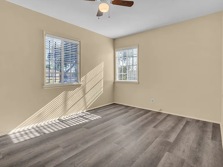 1239 W Carlton Pl — Photo 18