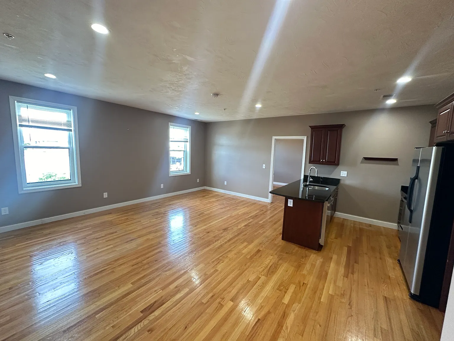 2 bed, 2.0 bath, 928 sqft, $3,725 — Photo 3