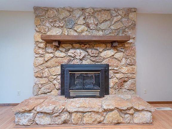 4th image of 2244 Valley High Dr