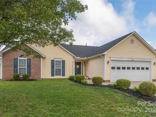 152 S Sunberry Trl, Fletcher, NC 28732
