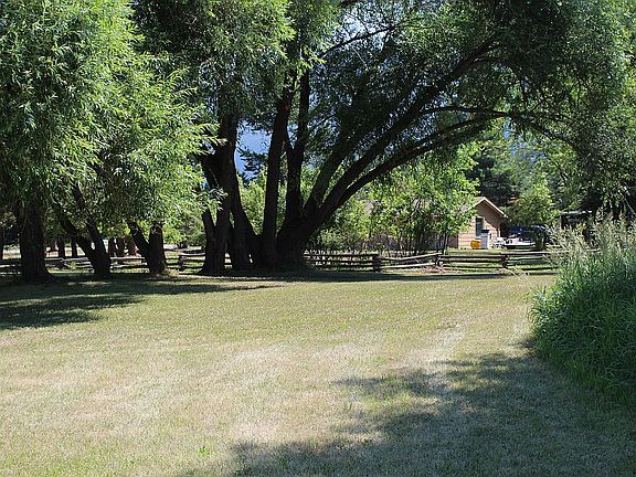 3rd image of 280 Bad Rock Dr