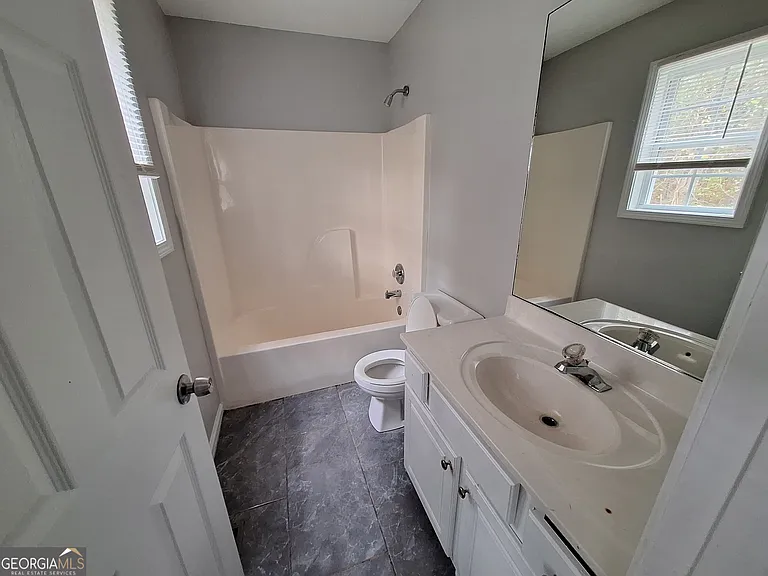5633 Rutland Dr — Photo 9