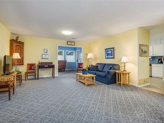 4th image of 7 Lake Summit Dr