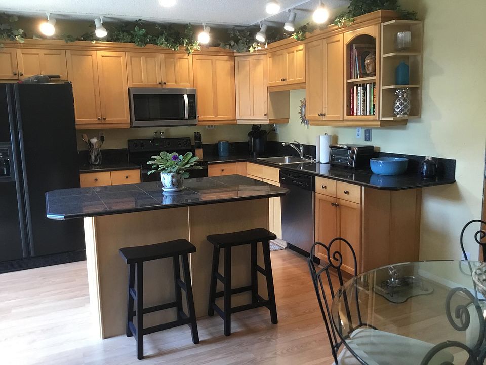 1st image of 550 SE 28th Cir
