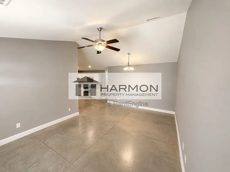 545 Sunflower Dr — Photo 2