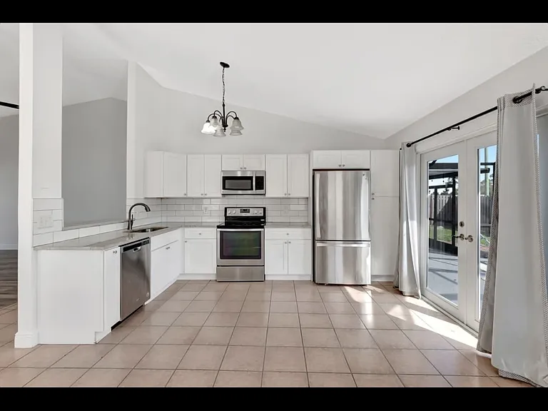 5598 Pebble Brook Ln — Photo 18