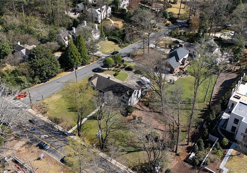 2nd image of 250 W Paces Ferry Rd NW #2