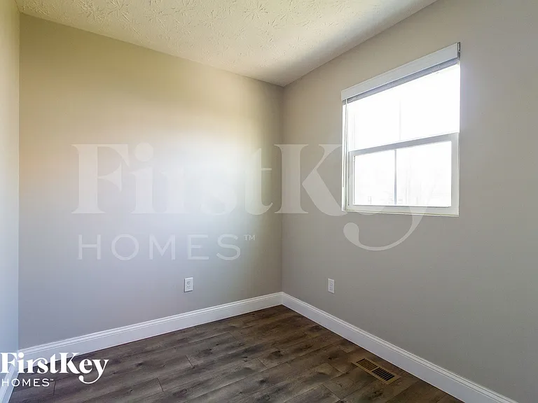 6156 Woodville Dr — Photo 11