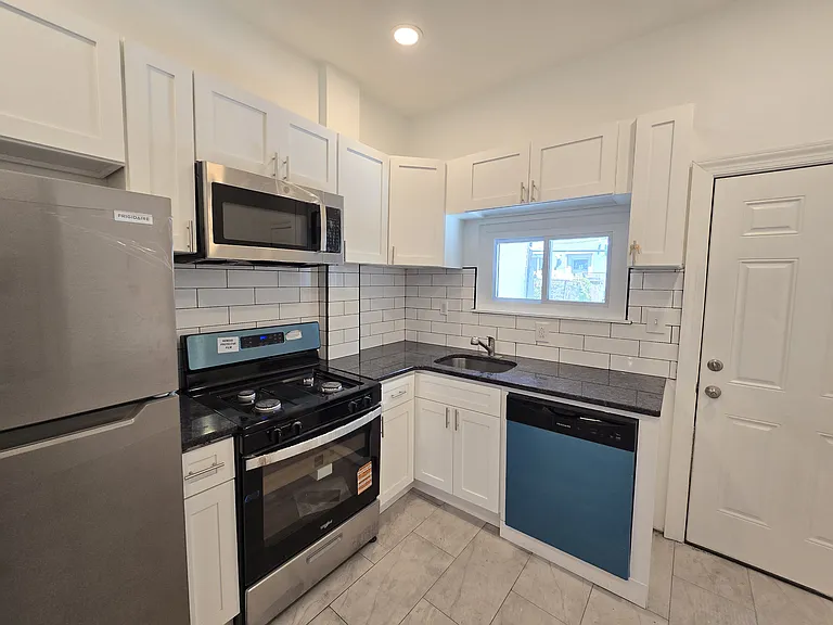2613 Oakford St — Photo 4