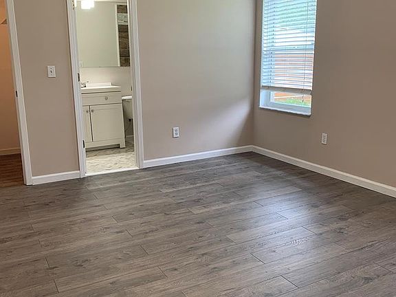 3rd image of 9 Brunett Ln