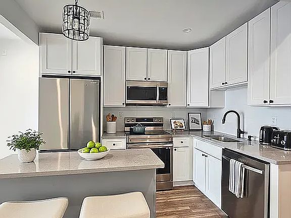 2nd image of 21-01 73rd St #1P