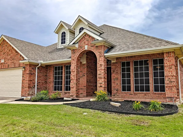 10252 Red Bluff Ln, Fort Worth, TX 76177