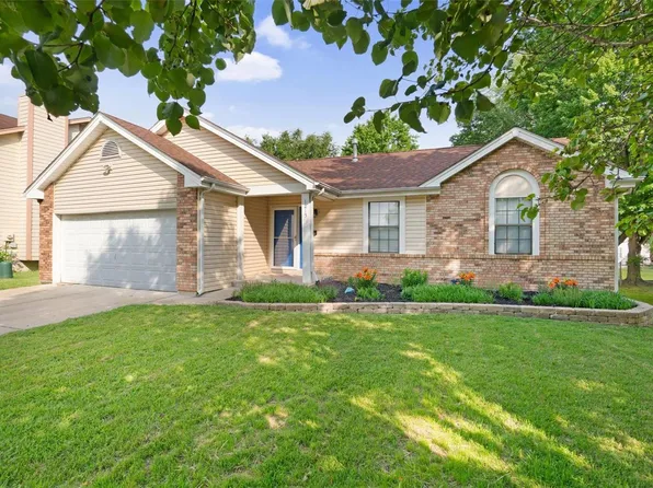 1215 Cloverbrook Dr, Saint Charles, MO 63304