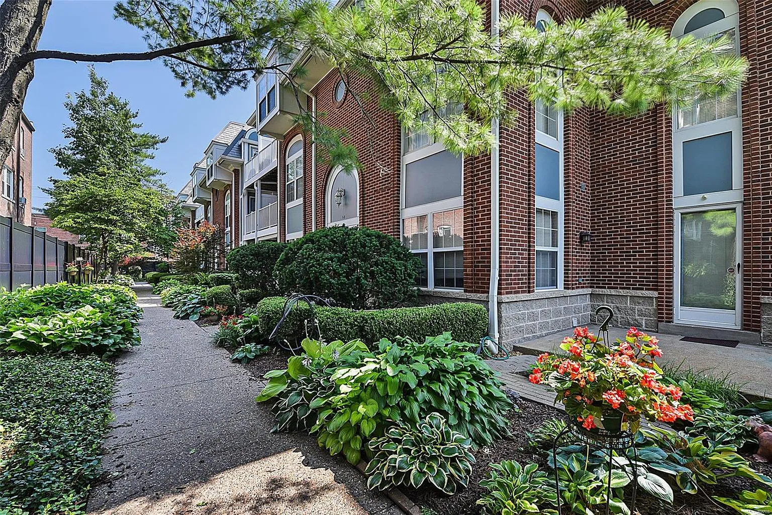 4235 W Pine Blvd APT 1 photo 1