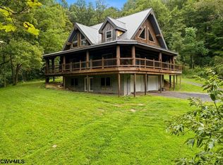 95 Victoria St, Lost Creek, WV 26385