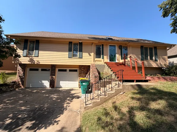 12114 W 72nd Ter, Shawnee, KS 66216