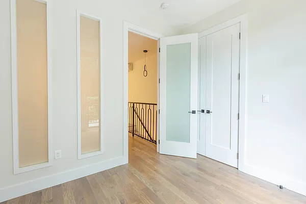 Rented by Space Link Realty | media 10