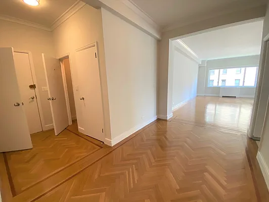 Rented by 165 E 66 Street Residential Owner LLC | media 2