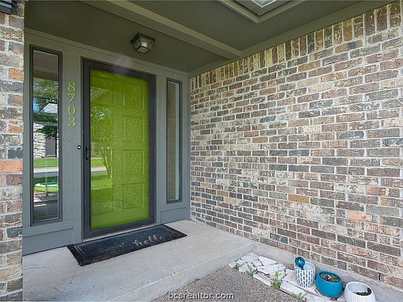 3rd image of 8703 Greenleaf Dr