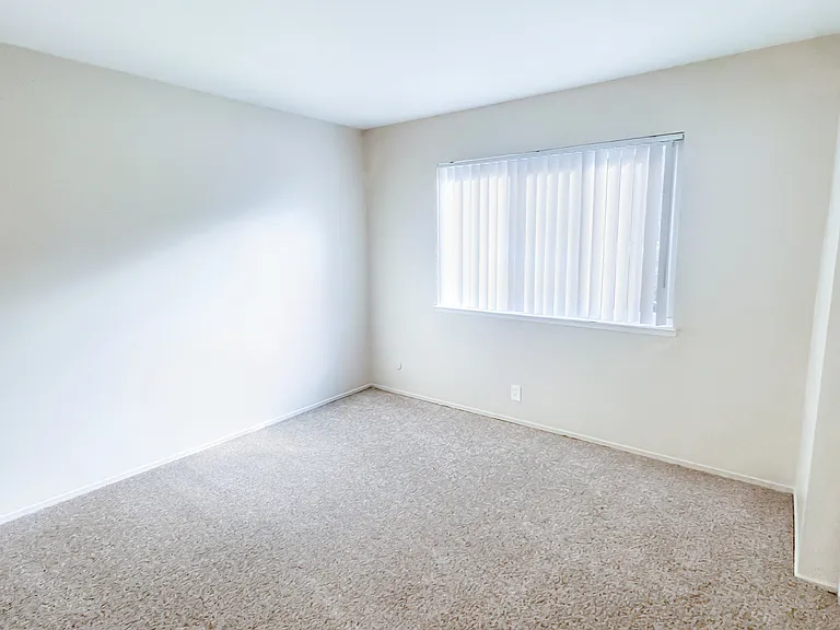 Monterey Manor Apartments — Photo 33