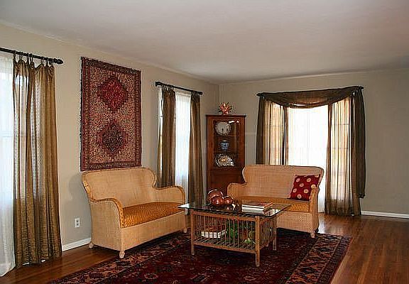 2nd image of 1216 E Mariposa Ave