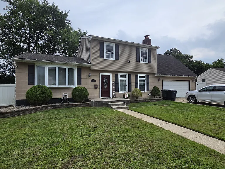 15 Albertus Dr — Photo 1