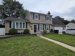 15 Albertus Dr, Williamstown, NJ 08094