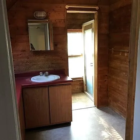 Another view of 2nd floor bathroom.