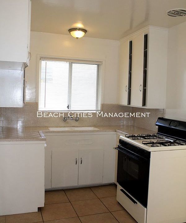 1st image of 4439 E 4th St APT A