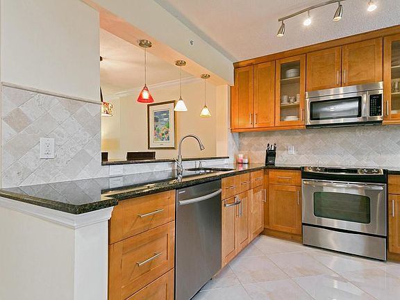 Granite counters and SS Apliances