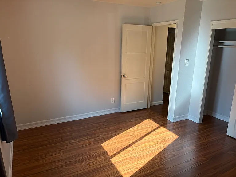 899 Douglas St — Photo 23