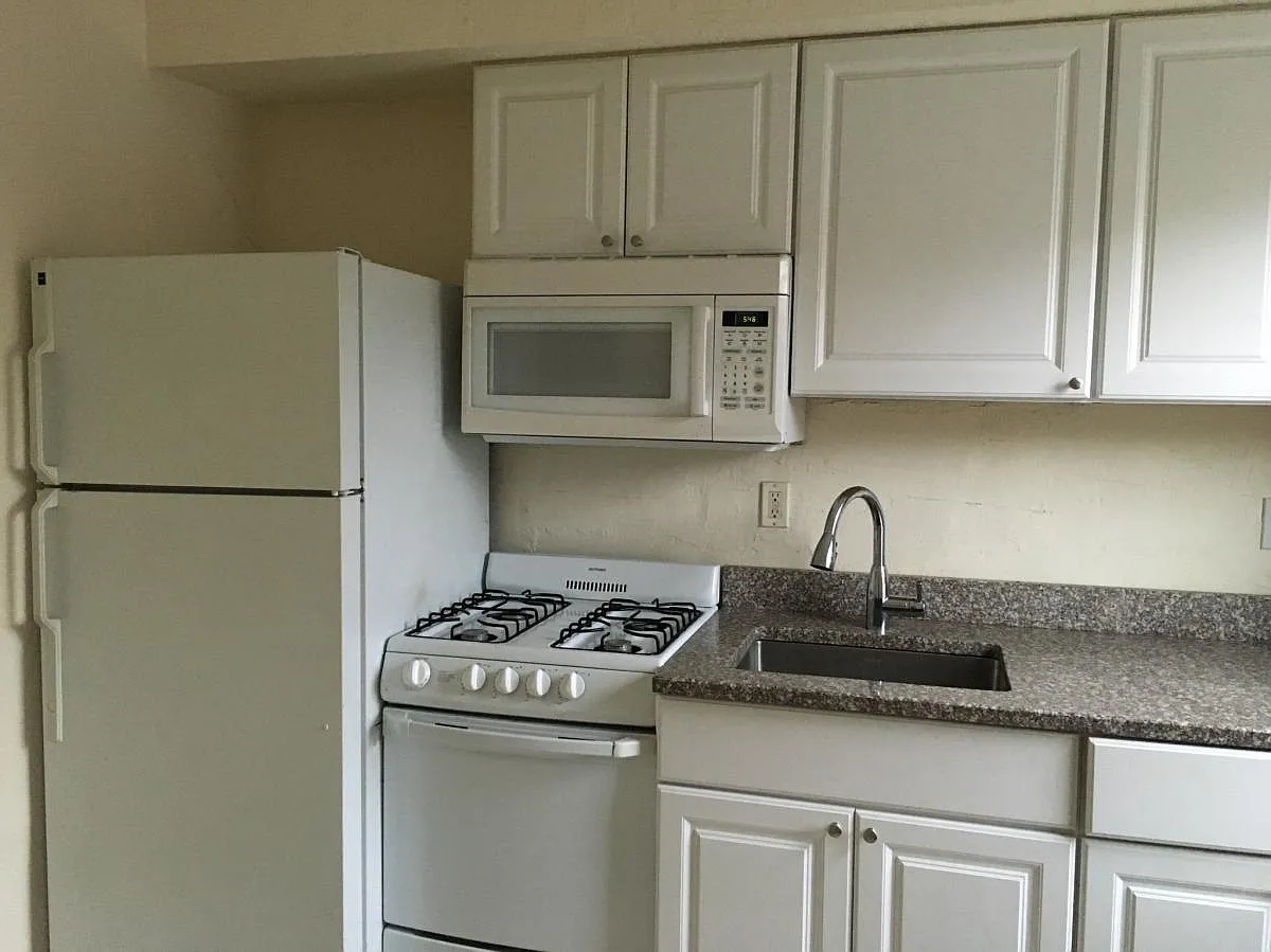 2 bed, 1000 sqft, $2,850 — Photo 2