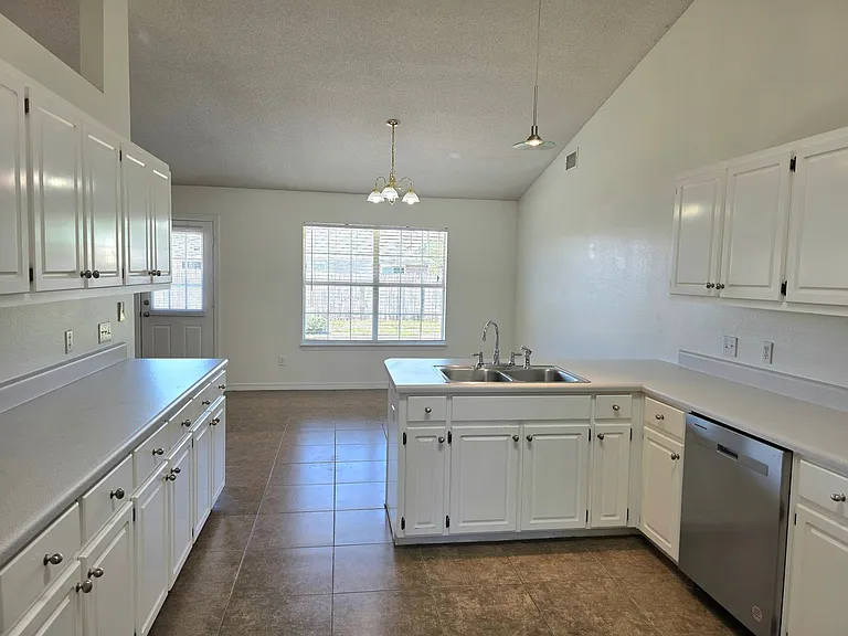 4300 Frasier Ln — Photo 4