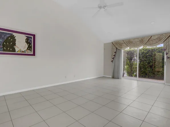 8013 Travlers Tree Drive, Boca Raton, FL 33433