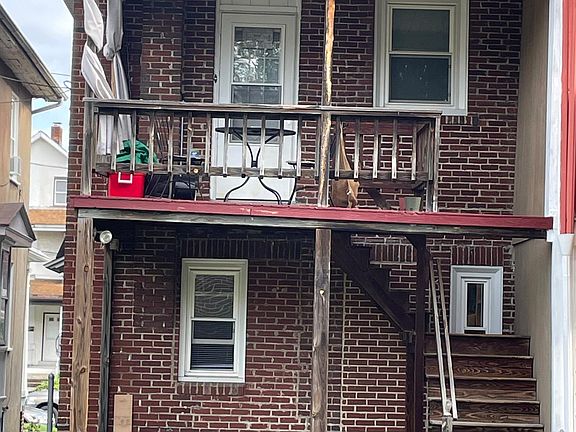 Entrance into apartment
