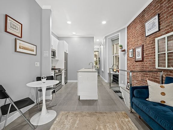 3rd image of 325 W 21st St APT 4