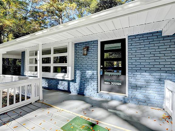 5th image of 866 Armand Ct NE