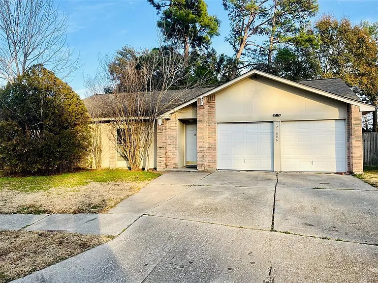 21006 Bridgeview Cir — Photo 1