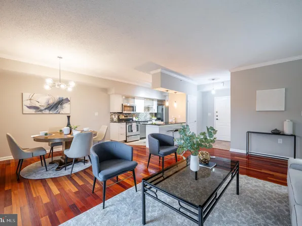 1211 S Eads St APT 1406, Arlington, VA 22202