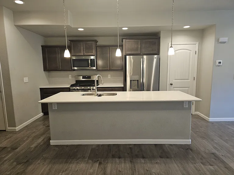 1055 Petra Hts — Photo 3