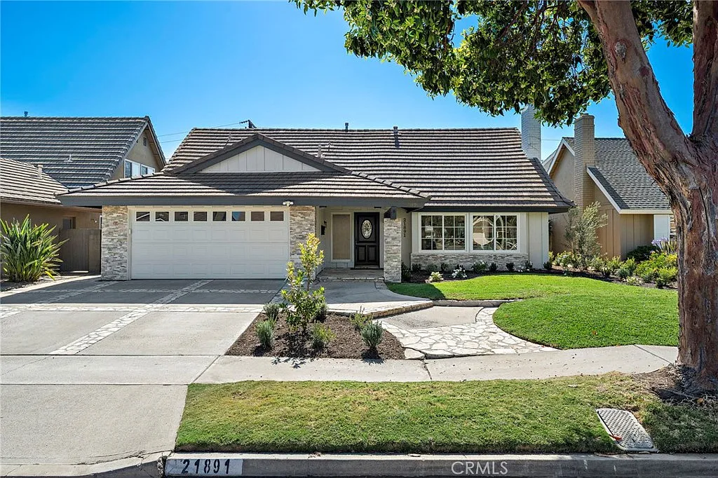 4 bed, 2267 sqft, $7,500 — Photo 1